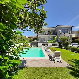 https://camere-da-mirella.hotelinveneto.com