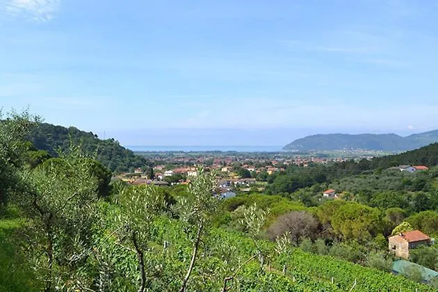 Agriturismo La Carreccia Luni Aparthotel